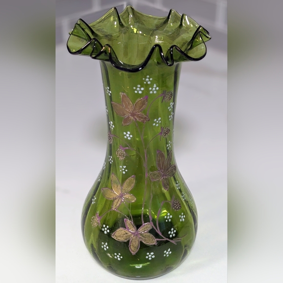 Large Handpainted Swirl Green Glass Ruffled Vase - Picture 1 of 4